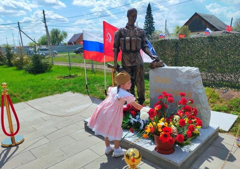 Памятник солдату из композитного материала